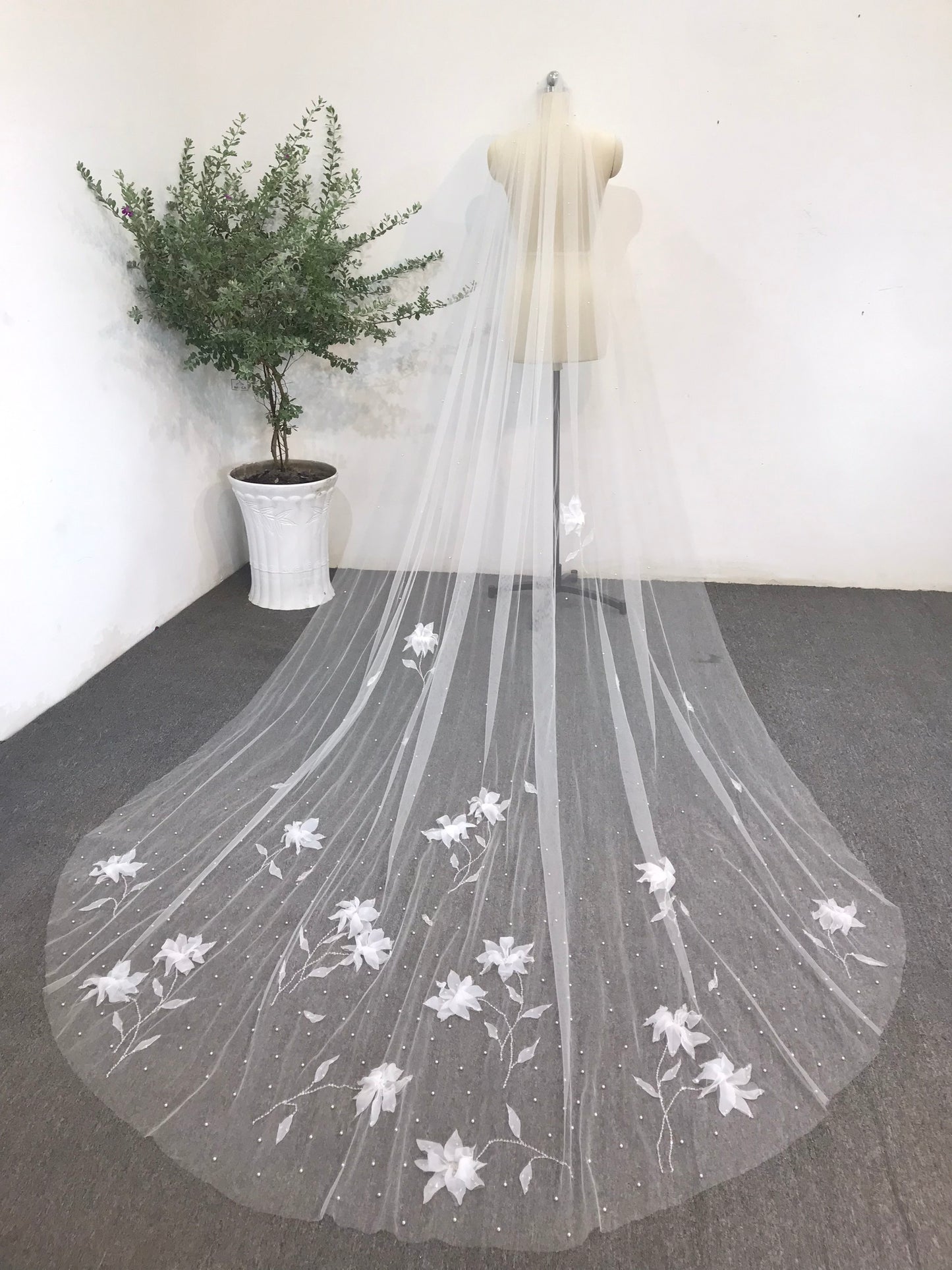 White Lilies Flower Wedding Veil | Elegant Floral Bridal Veil | Cathedral Length