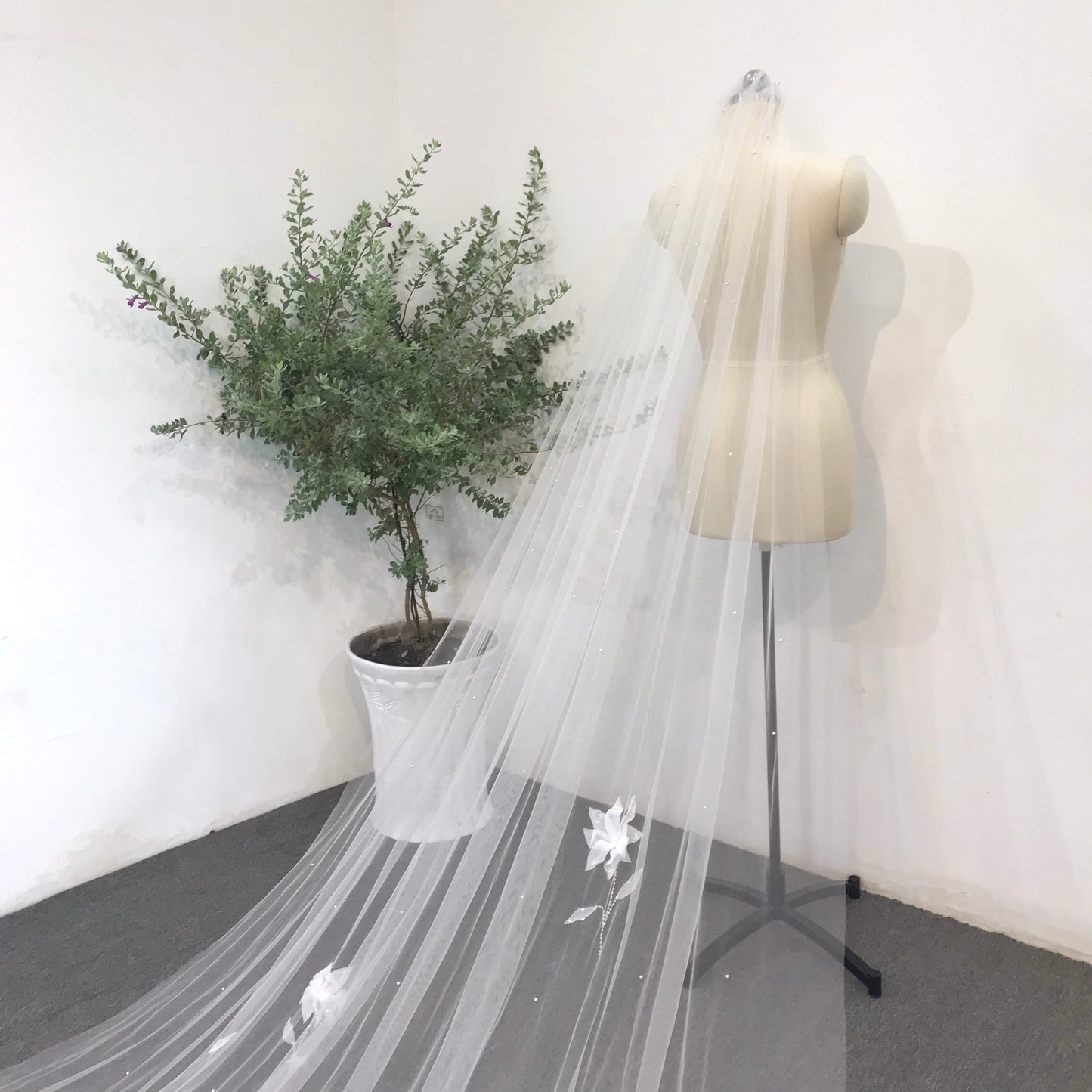 White Lilies Flower Wedding Veil | Elegant Floral Bridal Veil | Cathedral Length