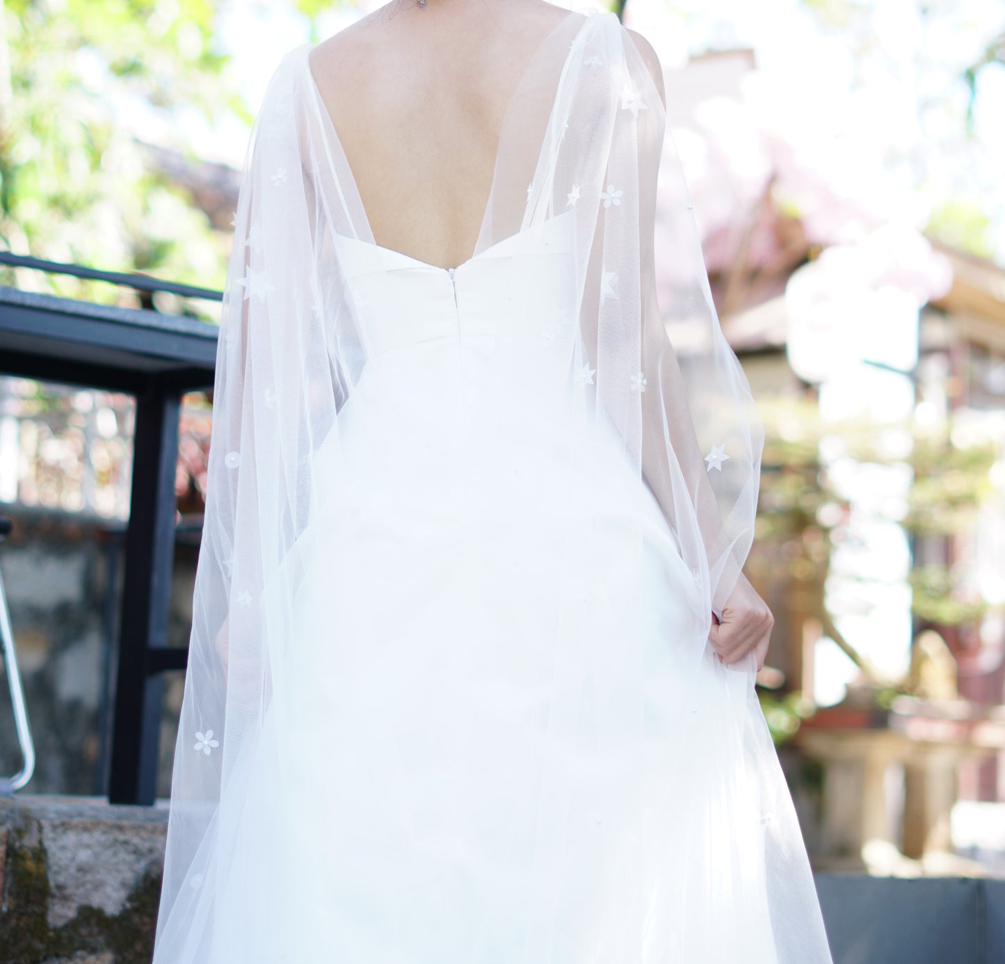 Elegant Shoulder Bridal Veil for a Simple, Chic Look | Chapel Length