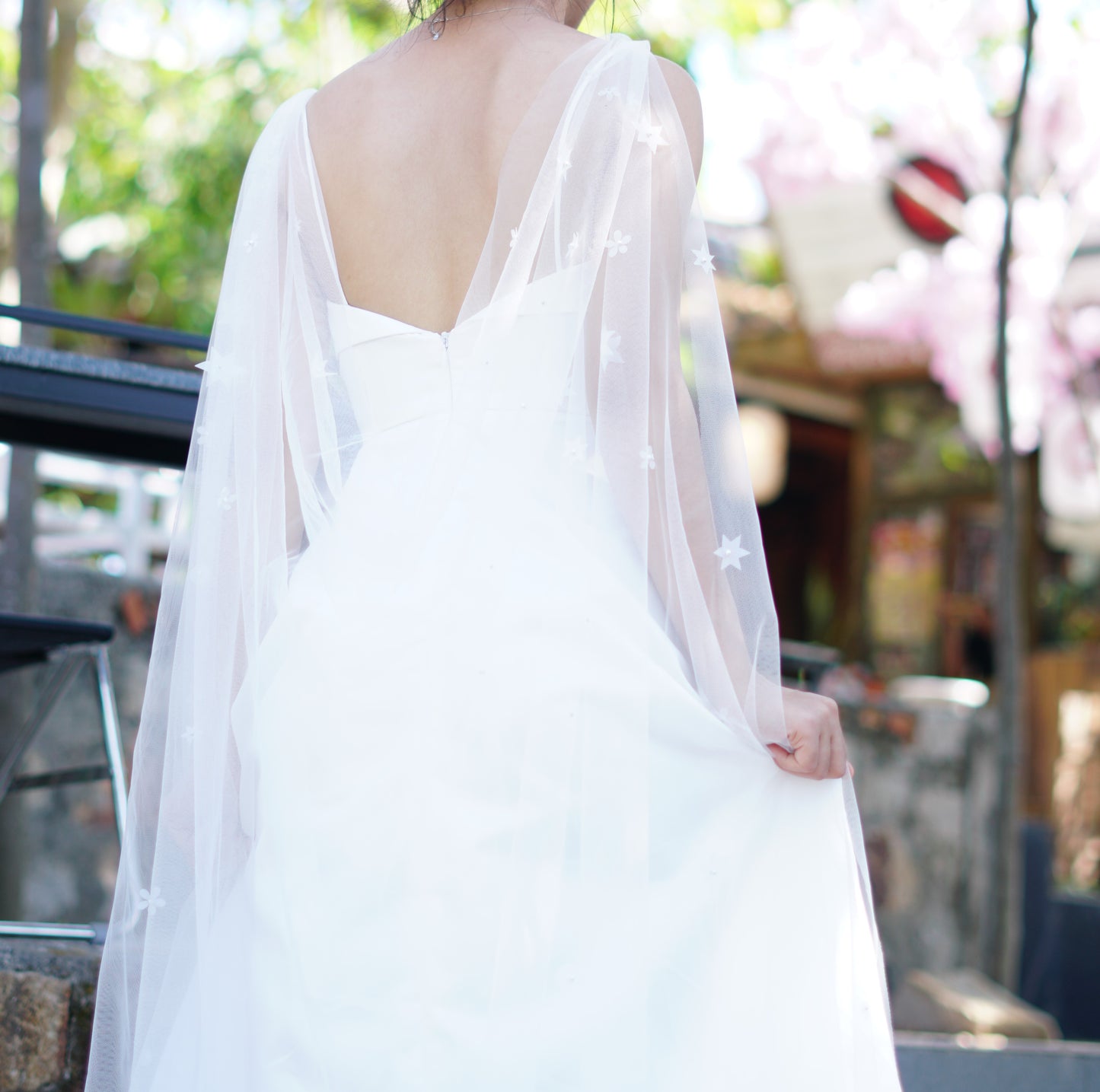 Elegant Shoulder Bridal Veil for a Simple, Chic Look | Chapel Length