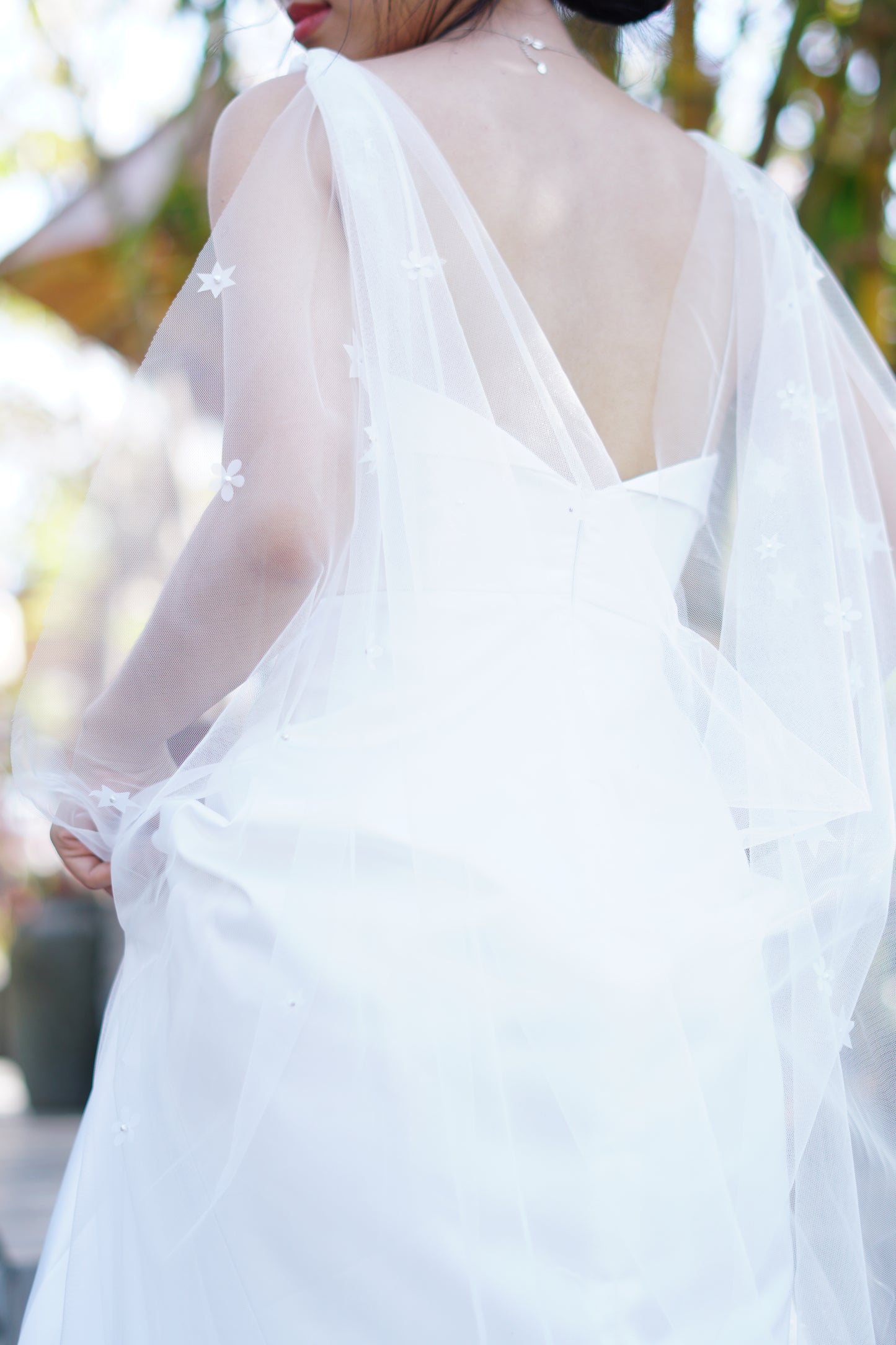 Elegant Shoulder Bridal Veil for a Simple, Chic Look | Chapel Length