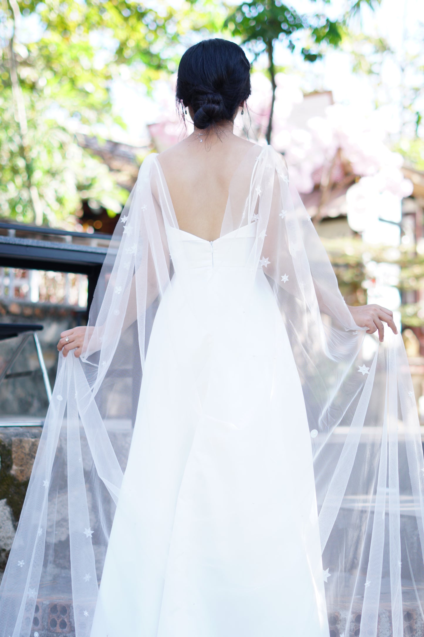 Elegant Shoulder Bridal Veil for a Simple, Chic Look | Chapel Length