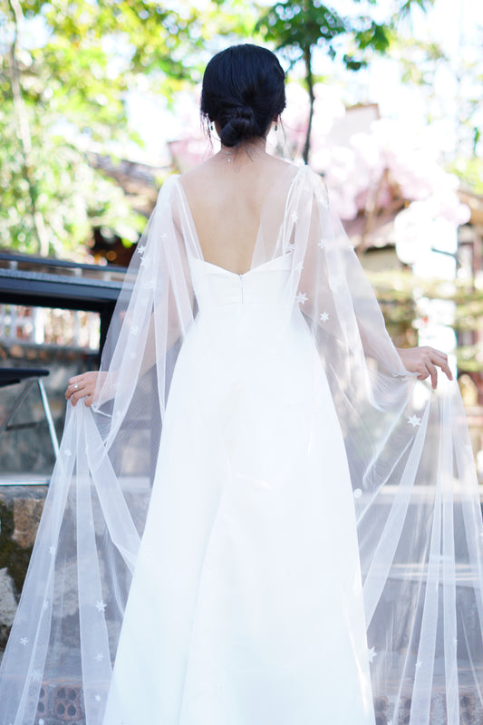 Elegant Shoulder Bridal Veil for a Simple, Chic Look | Chapel Length