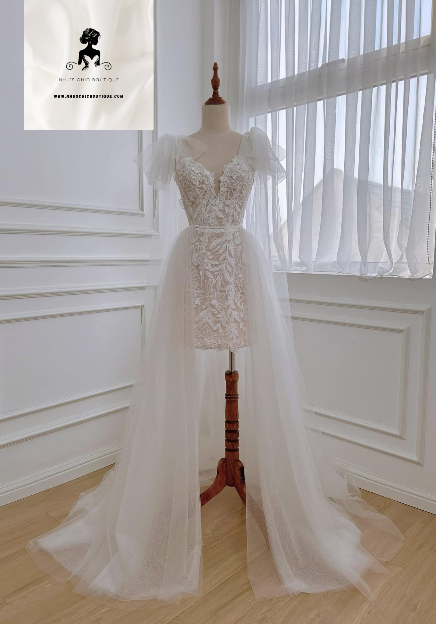 WD010 - Detachable Tulle Train Lace Bridal Dress