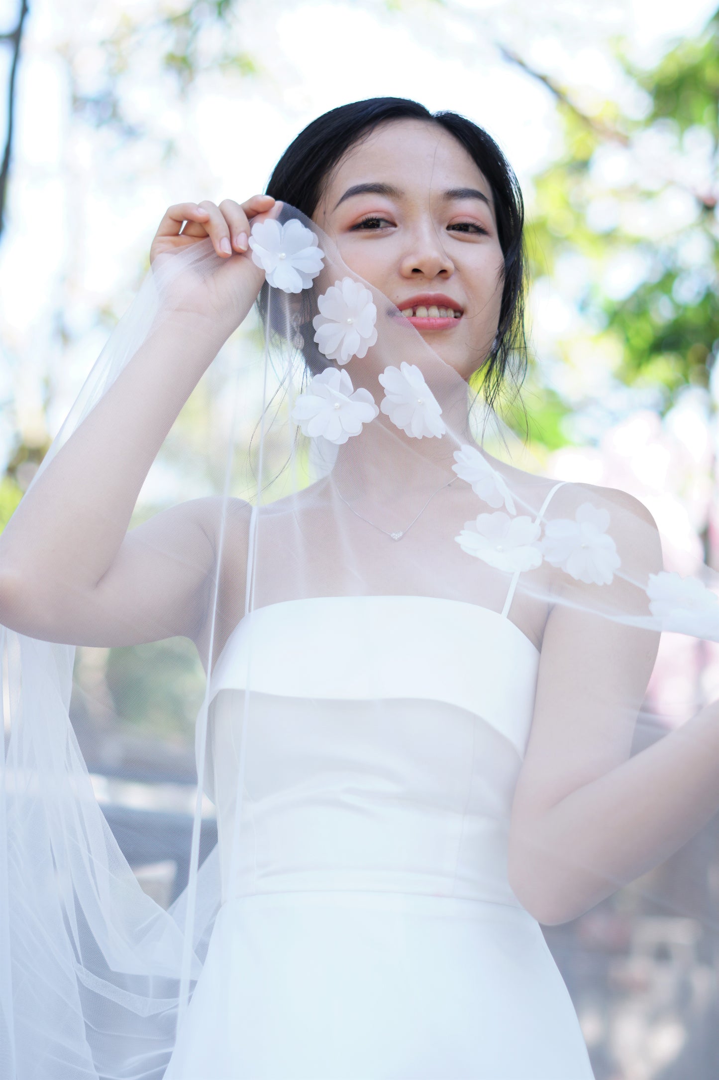 Graceful 3D White Flowers Wedding Veil – Handmade Bridal Accessory | Chapel Length