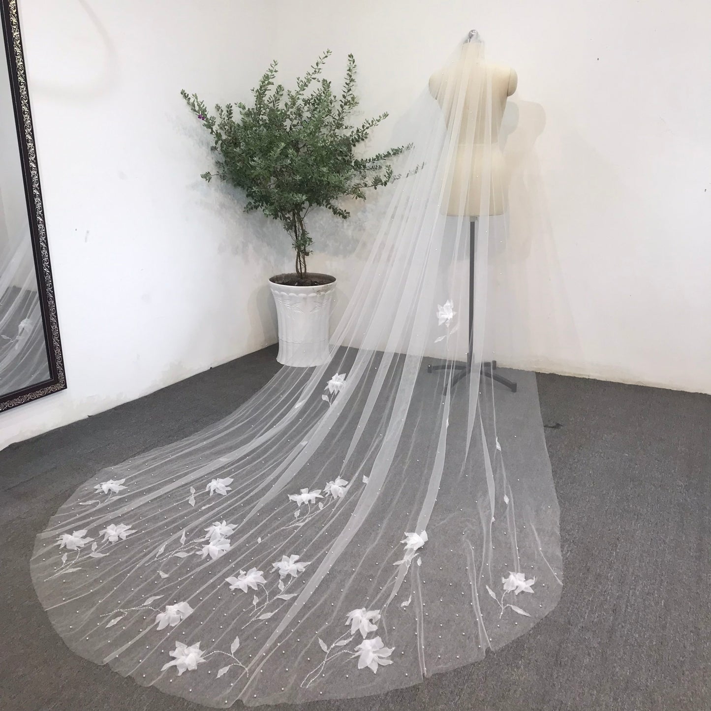 White Lilies Flower Wedding Veil | Elegant Floral Bridal Veil