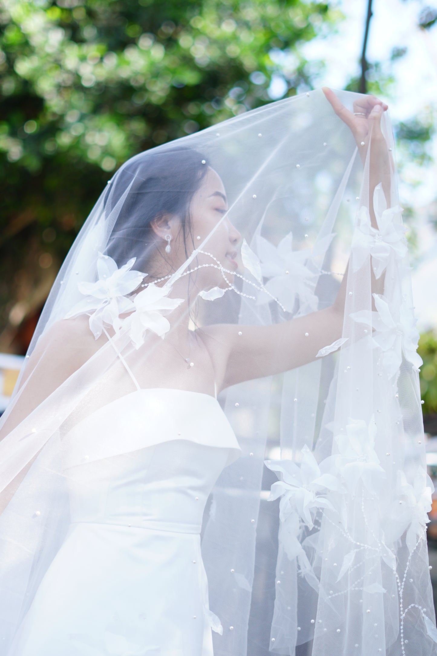 White Lilies Flower Wedding Veil | Elegant Floral Bridal Veil