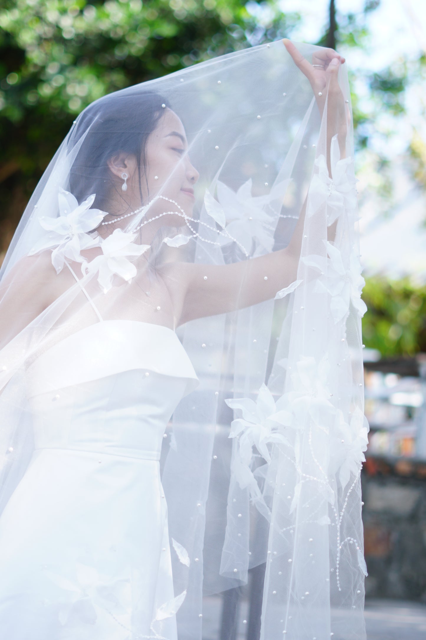 White Lilies Flower Wedding Veil | Elegant Floral Bridal Veil