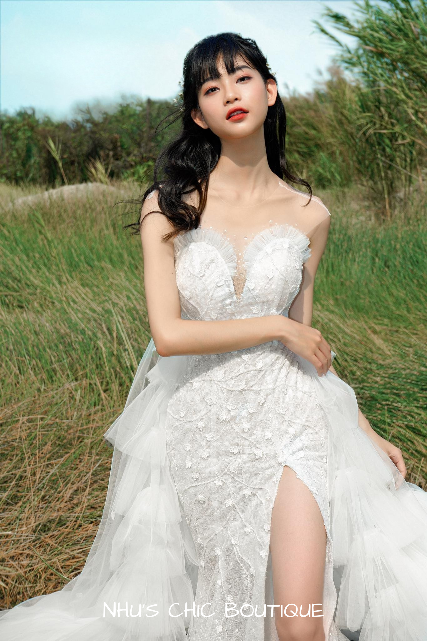 WD025-Strapless Couture Wedding Dress with Pearl Veil Train – High-Fashion Bridal Gown