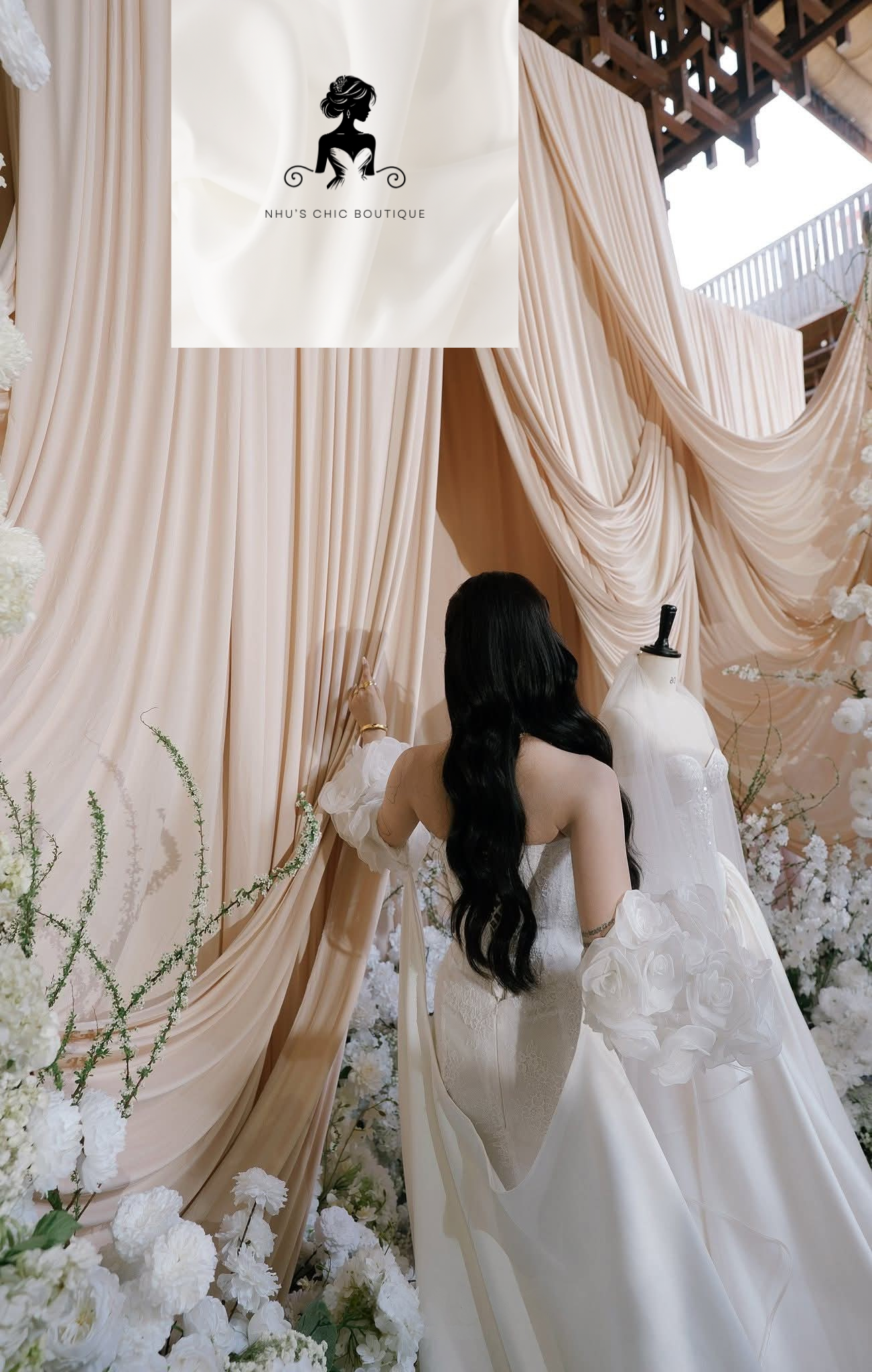 WD048-Detachable 3D Floral Sleeve Mermaid Wedding Dress with Structured Corset-The Sarah Gown
