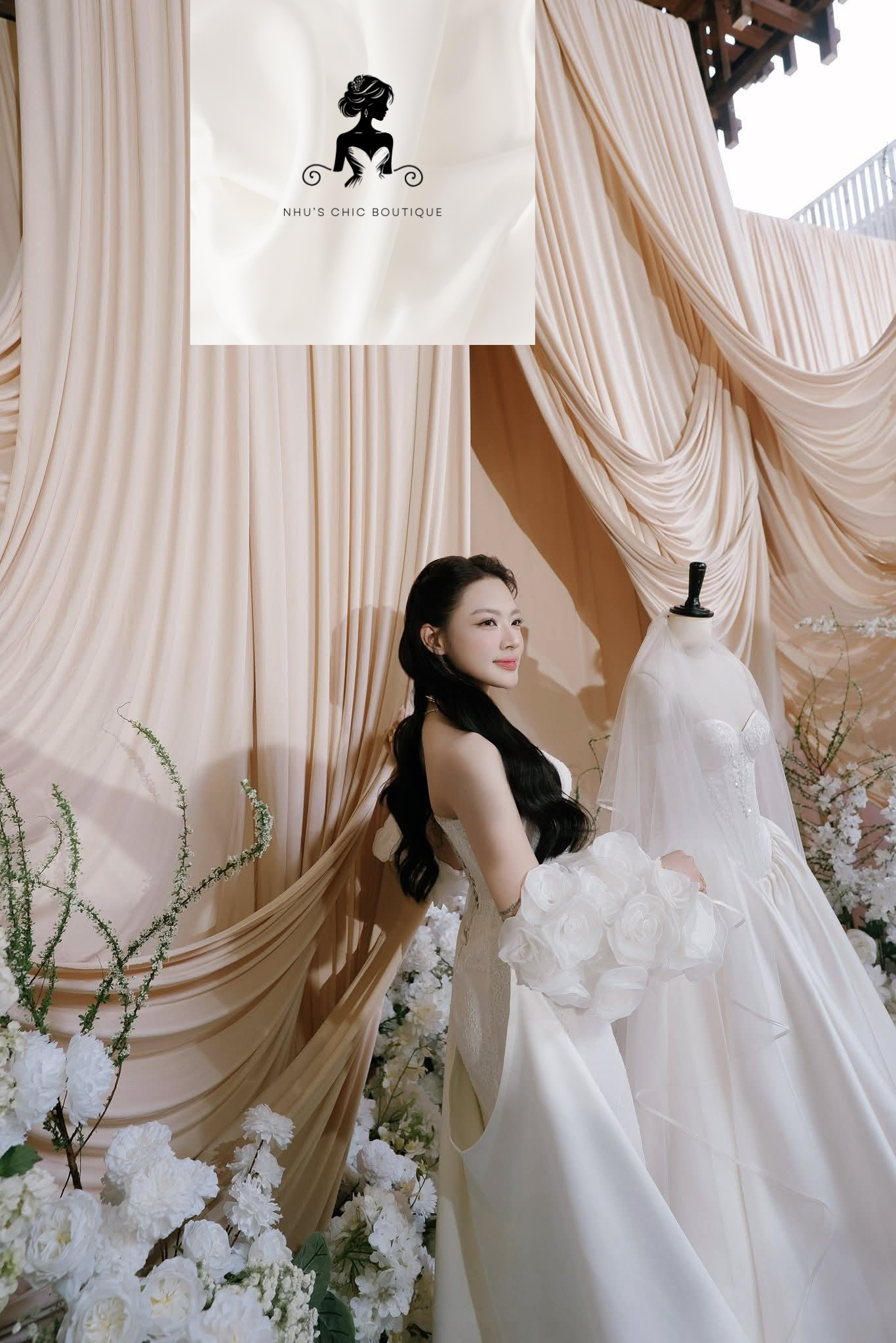 WD048-Detachable 3D Floral Sleeve Mermaid Wedding Dress with Structured Corset-The Sarah Gown